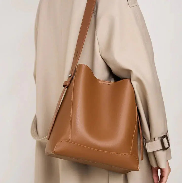 Leather Shoulder Bag Olgosential